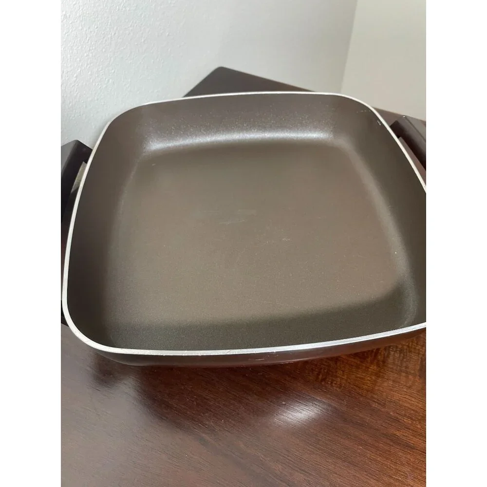 Vintage West Bend Electric Skillet With Lid & Sensa-Temp Heat Control 12" x 12" - Picture 3 of 9